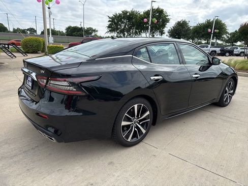 Used 2023 Nissan Maxima SV w/ Floor Mat Group FWD image 5