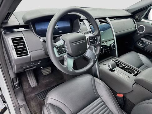 Used 2025 Land Rover Discovery S AWD/4WD image 9