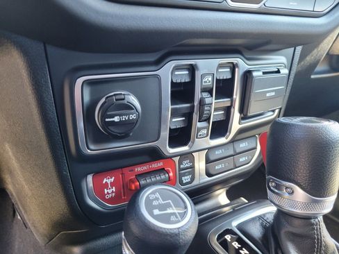 New 2025 Jeep Gladiator Rubicon image 19