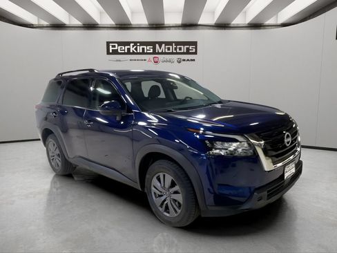 Used 2025 Nissan Pathfinder SV AWD/4WD image 8