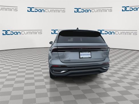 Used 2024 Lincoln Nautilus Reserve image 7