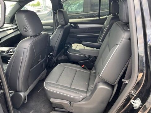 Used 2025 Buick Enclave Preferred AWD/4WD image 10
