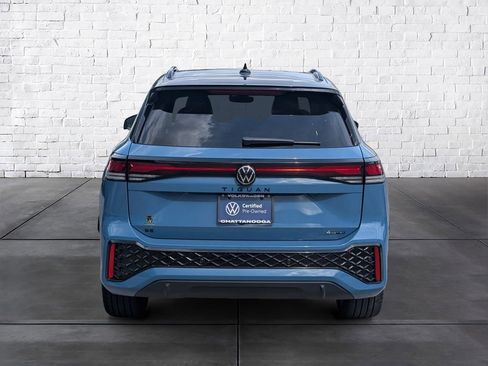 Certified 2025 Volkswagen Tiguan SE R-Line AWD/4WD image 6