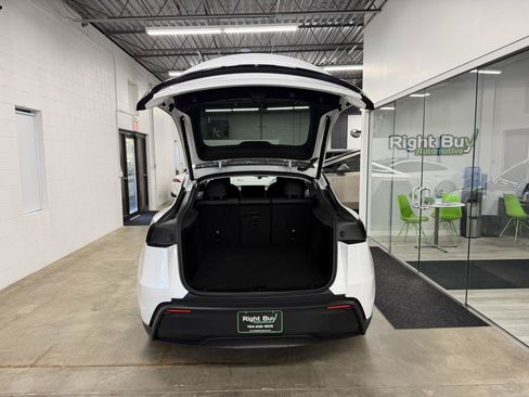 Used 2026 Tesla Model Y AWD image 19