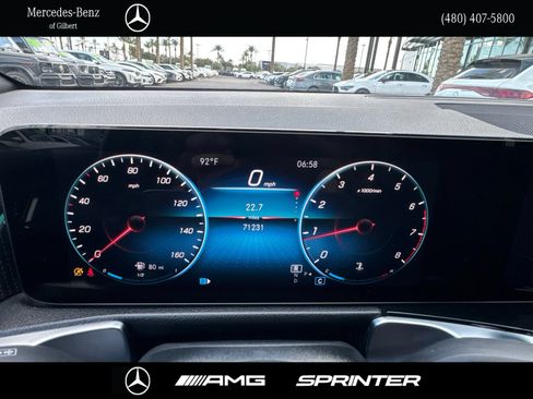 Used 2022 Mercedes-Benz GLB 250 4MATIC image 33