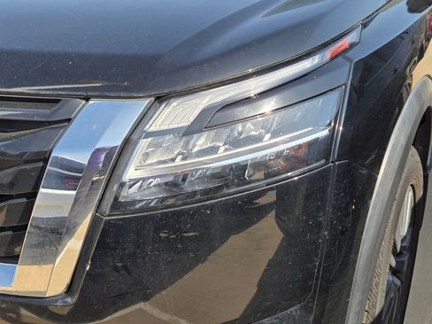 Used 2022 Nissan Pathfinder SV FWD image 5