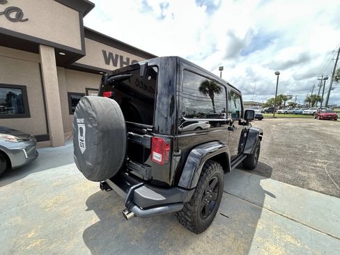 Used 2012 Jeep Wrangler Rubicon AWD/4WD image 7