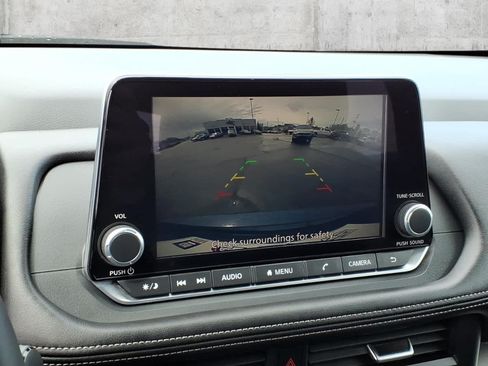 Used 2025 Nissan Rogue SV AWD/4WD image 17