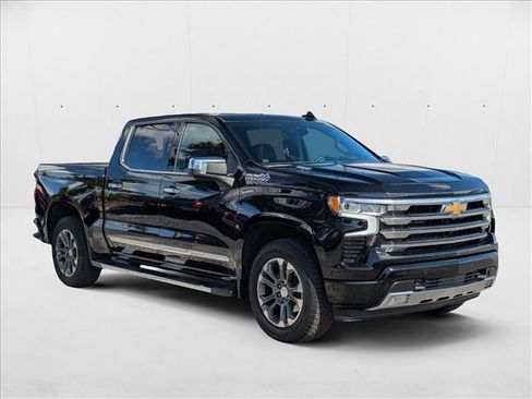 Used 2024 Chevrolet Silverado 1500 High Country w/ Technology Package image 3