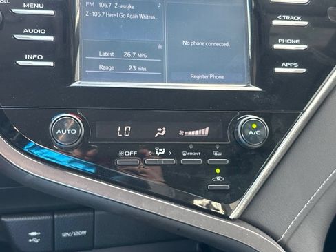 Used 2018 Toyota Camry SE w/ Moonroof Package FWD image 15