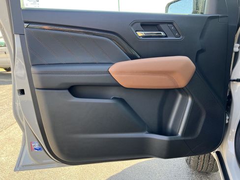 New 2026 GMC Canyon AT4 image 13