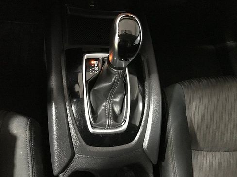 Used 2017 Nissan Rogue SV FWD image 29