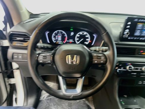Used 2025 Honda Pilot EX-L image 11