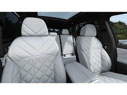 New 2026 BMW X5 xDrive50e w/ Executive Package AWD/4WD image 11