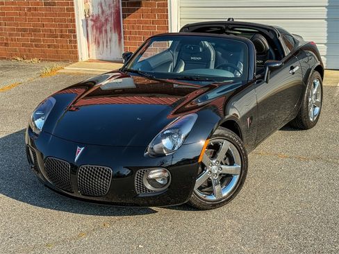 Used 2009 Pontiac Solstice GXP w/ Premium Package RWD image 9