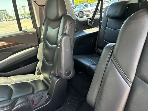 Used 2017 Cadillac Escalade ESV Luxury AWD/4WD image 17