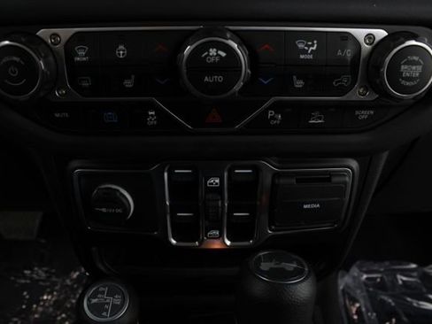 Used 2025 Jeep Wrangler Unlimited Sahara w/ Safety Group AWD/4WD image 6