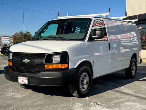 Used 2017 Chevrolet Express 2500 image 8