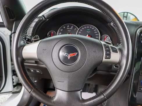 Used 2009 Chevrolet Corvette Coupe w/ Z51 Performance Package RWD image 12