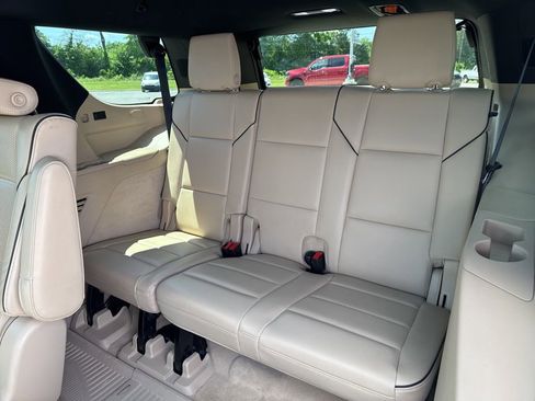 Used 2021 Cadillac Escalade Premium Luxury w/ Performance Package image 18