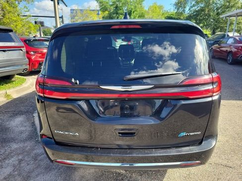 Used 2023 Chrysler Pacifica Touring-L FWD image 9