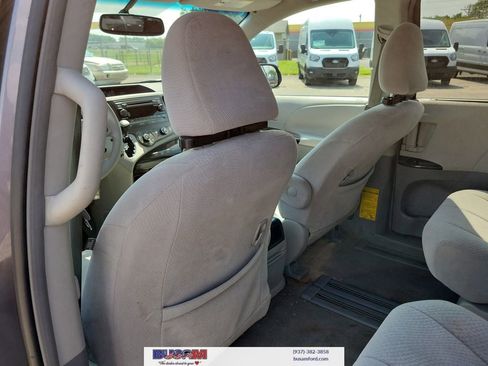 Used 2011 Toyota Sienna LE w/ Towing Pkg FWD image 12