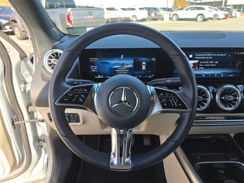 Used 2025 Mercedes-Benz GLA 250 4MATIC image 30