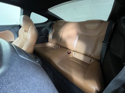 Used 2015 Hyundai Genesis 3.8 image 9