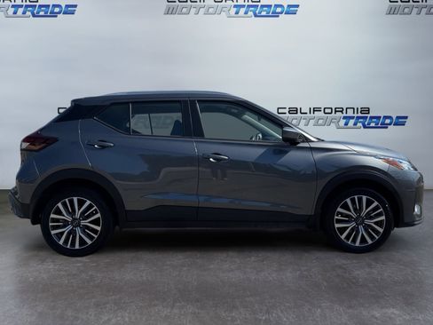 Used 2024 Nissan Kicks SV image 4