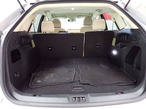 Used 2019 Ford Edge SE image 5