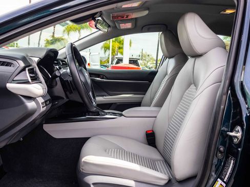 Used 2020 Toyota Camry SE image 14