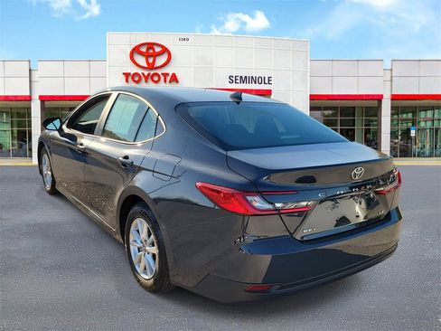 Used 2025 Toyota Camry LE image 4