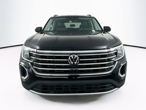 Used 2025 Volkswagen Atlas SE FWD image 2