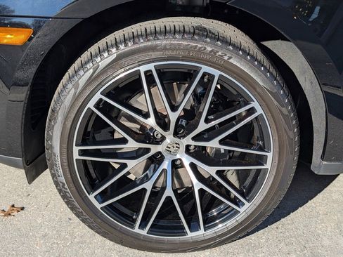 Certified 2025 Porsche Macan S image 28