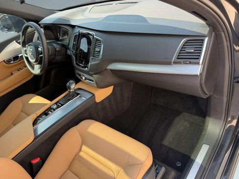 Used 2017 Volvo XC90 T5 Momentum w/ Vision Package FWD image 31