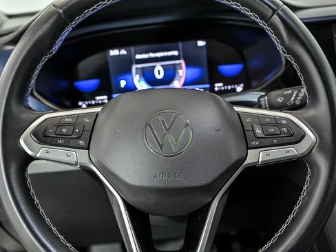Certified 2023 Volkswagen Taos SE w/ Panoramic Sunroof Package AWD/4WD image 19