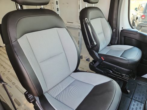 Used 2025 RAM ProMaster 2500 w/ Convenience Group FWD image 13