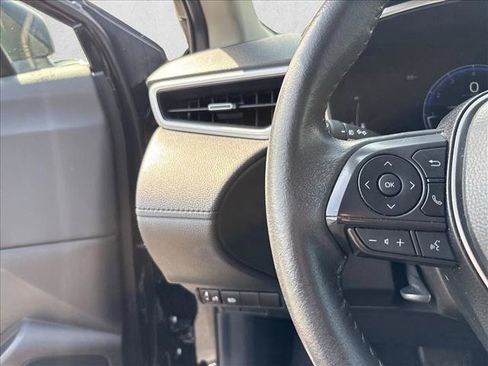 Certified 2025 Toyota Corolla Cross XLE FWD image 18
