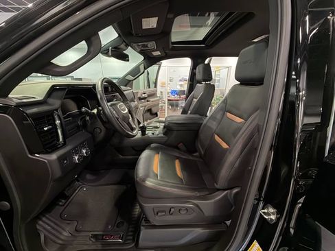 Used 2024 GMC Sierra 1500 AT4 w/ AT4 Premium Package AWD/4WD image 12