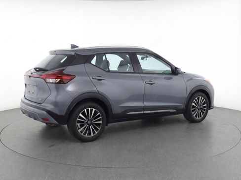 Used 2024 Nissan Kicks SV image 9