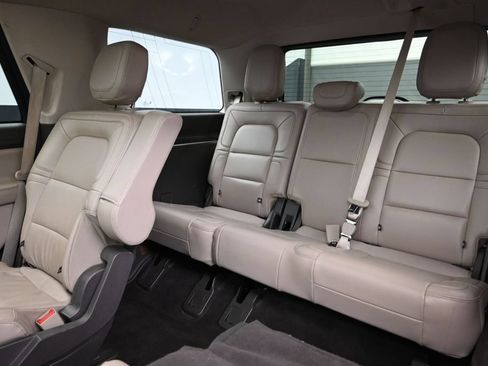 Used 2024 Lincoln Navigator Premiere AWD/4WD image 22