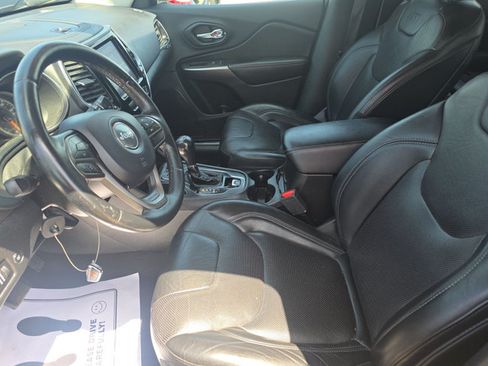 Used 2019 Jeep Cherokee Limited FWD image 6