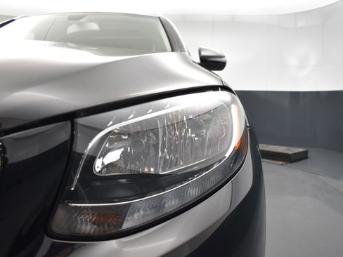 Used 2018 Mercedes-Benz GLC 300 4MATIC image 5