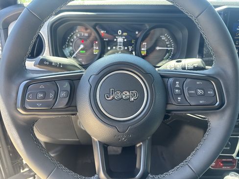 Used 2025 Jeep Wrangler Unlimited Sport S 4xe AWD/4WD image 17