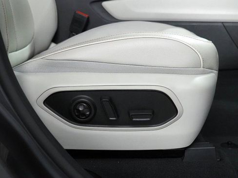 Used 2023 Jeep Grand Cherokee Overland image 68