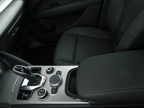 New 2025 Alfa Romeo Stelvio Sprint AWD/4WD image 28