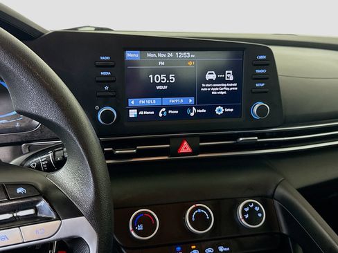 Used 2024 Hyundai Elantra SE image 18