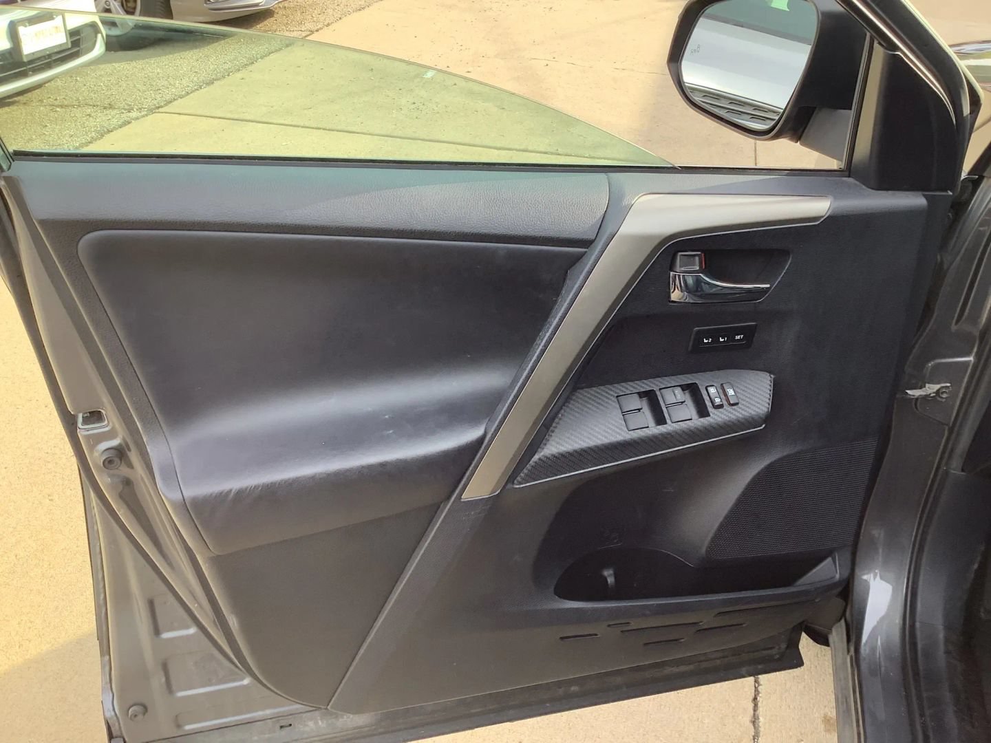 Used 2013 Toyota RAV4 Limited FWD image 25