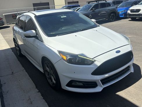 Used 2017 Ford Focus ST w/ Equipment Group 401A FWD image 4