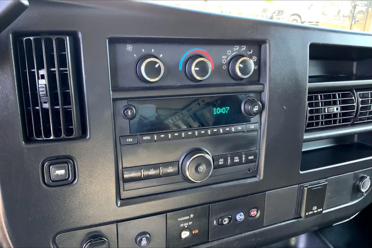 Used 2019 Chevrolet Express 2500 Extended RWD image 21